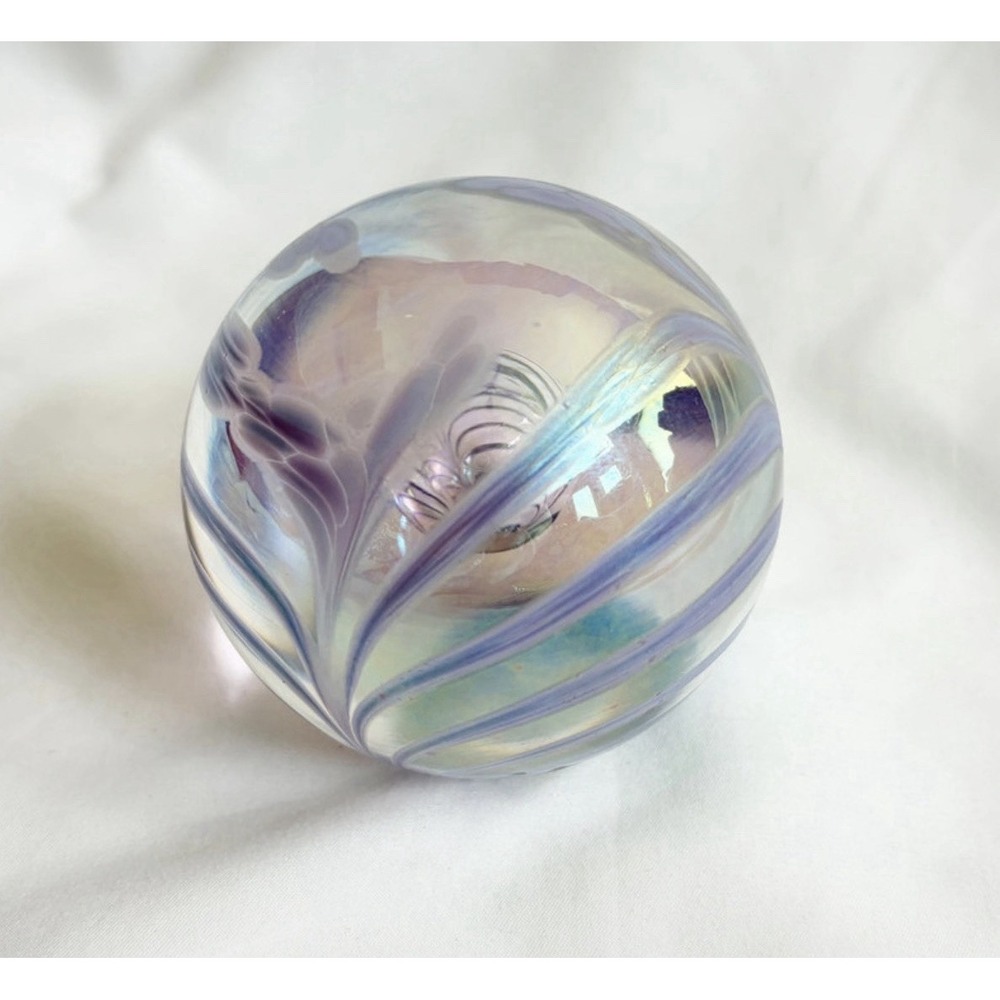 Glass Eye  Studio- 3" GES Lavender Feathered Paperweight